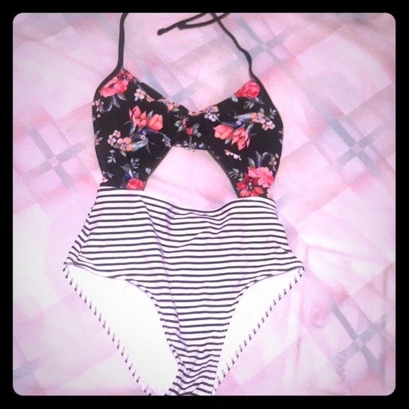 Abercrombie & Fitch Other - Cut out swimsuit